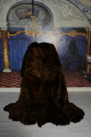 XXXL Riesen-Lammfellteppich Braun | 250 x 220 cm aus 8 Fellen